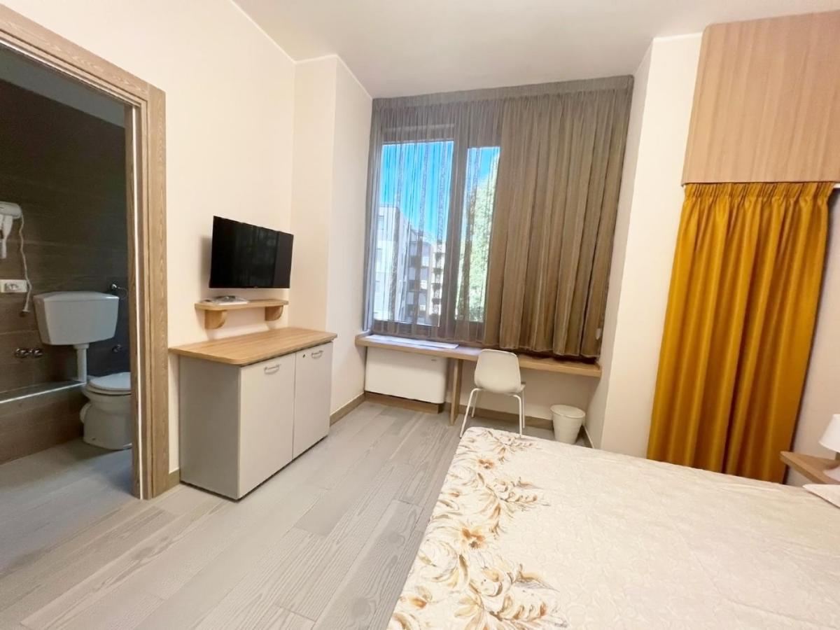 Sissi Comfort Rooms Foresteria Lombarda 몬차 외부 사진