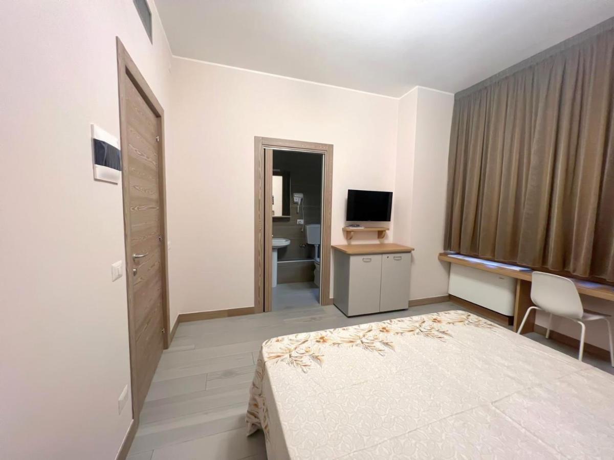 Sissi Comfort Rooms Foresteria Lombarda 몬차 외부 사진