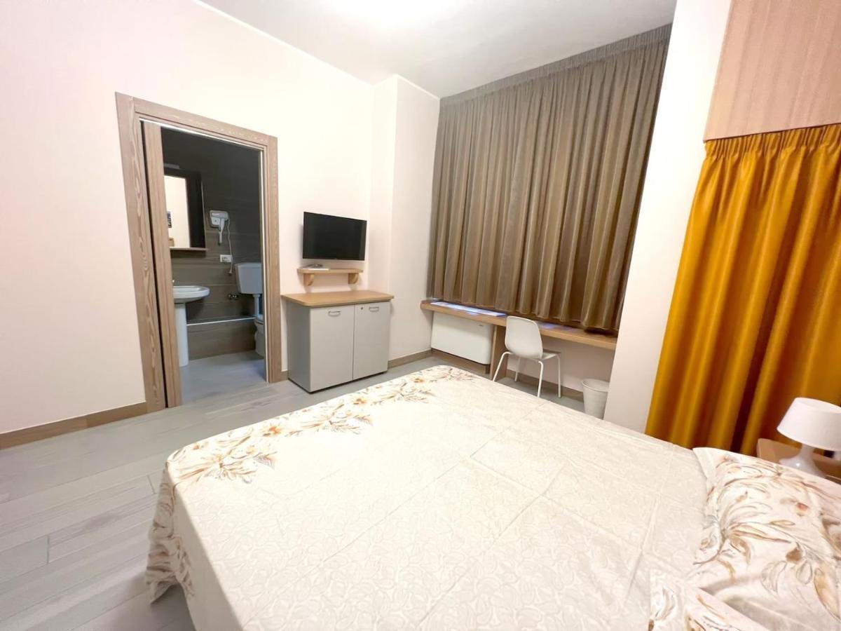 Sissi Comfort Rooms Foresteria Lombarda 몬차 외부 사진