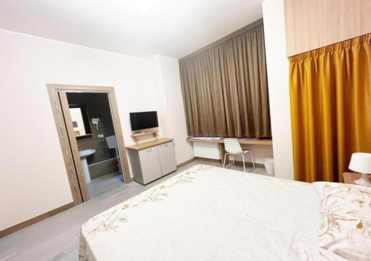 Sissi Comfort Rooms Foresteria Lombarda 몬차 외부 사진